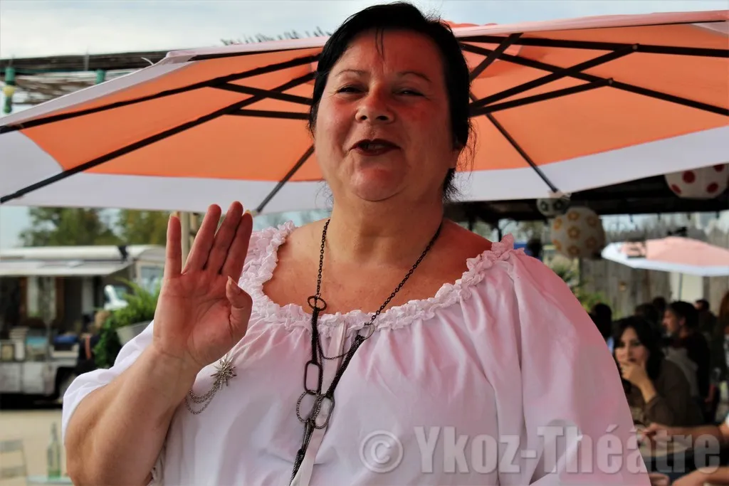 Ykoz-Théâtre au village des brocanteurs