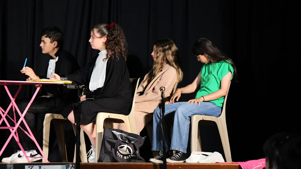 Cliquer pour agrandir Procès à huis clos