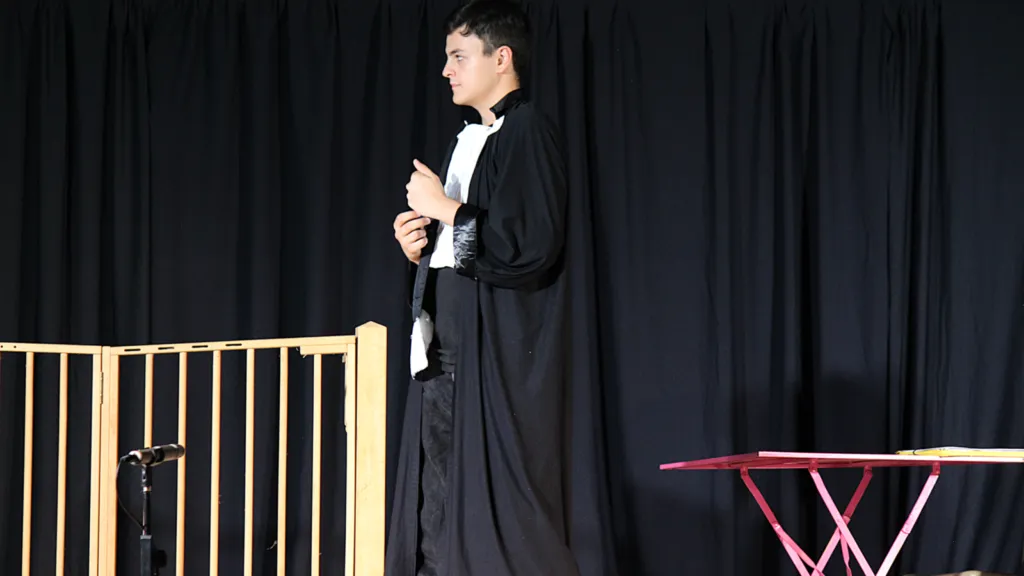 Cliquer pour agrandir Procès à huis clos