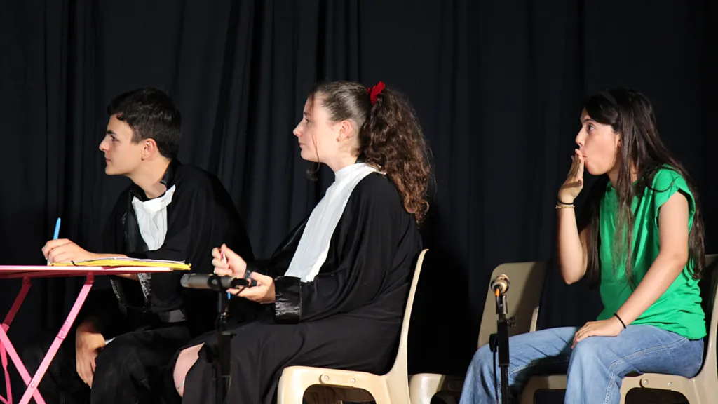 Cliquer pour agrandir Procès à huis clos