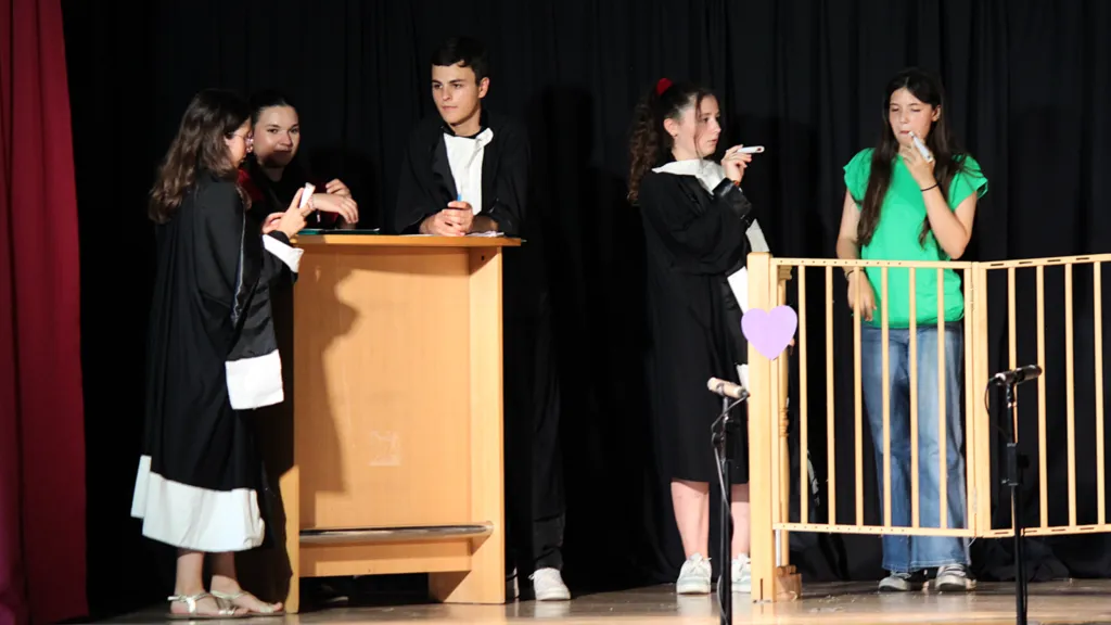 Cliquer pour agrandir Procès à huis clos