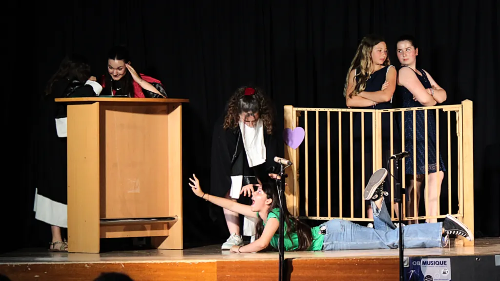 Cliquer pour agrandir Procès à huis clos