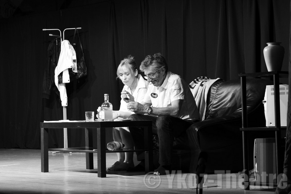 Une Dame de Trop Dans Son Jeu